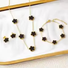 3Pcs 18K Gold-Plated Jewelry Set – Five-Leaf Clover Necklace, Earrings & Bracelet for Women